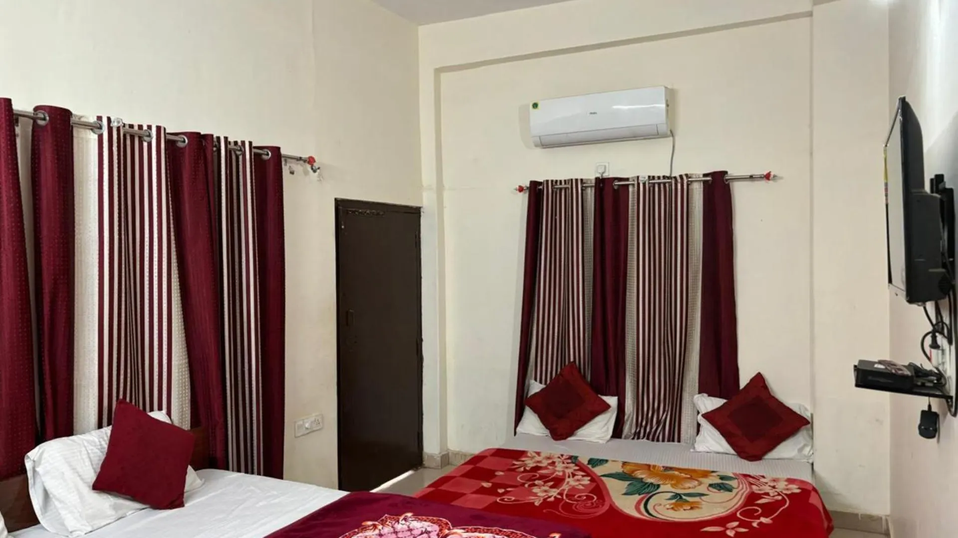 Goroomgo Varanasi Paradise Βαρανάσι